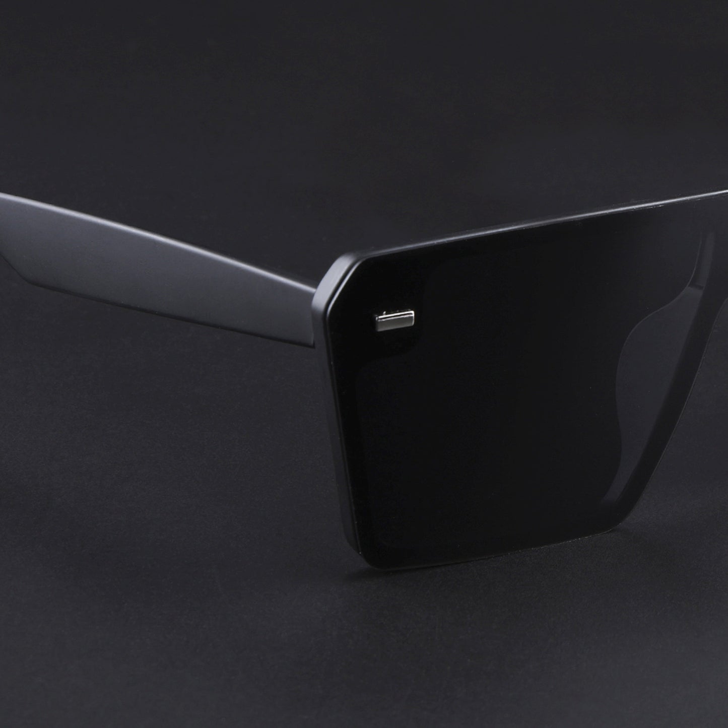 illume | Matte Black Polarized Wayfarer Sunglasses - PMG3972