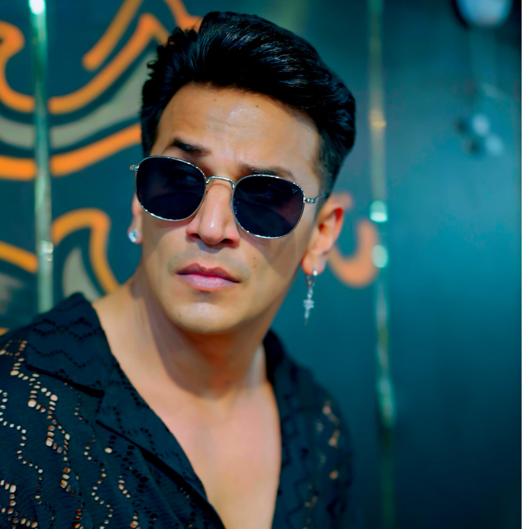 The OG | Round Black Silver Sunglasses MG2977